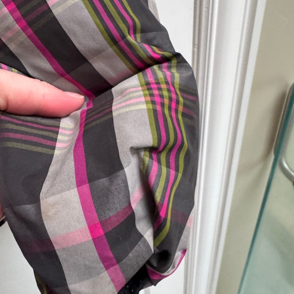 The North Face Girls Size Medium (10/12) Black & Plaid Reversible Puffer Jacket - Picture 15 of 15